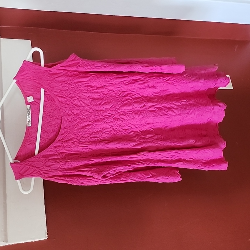 Hello spring! Snoskins pink shirt with open shoulders. Crinkle shirt.